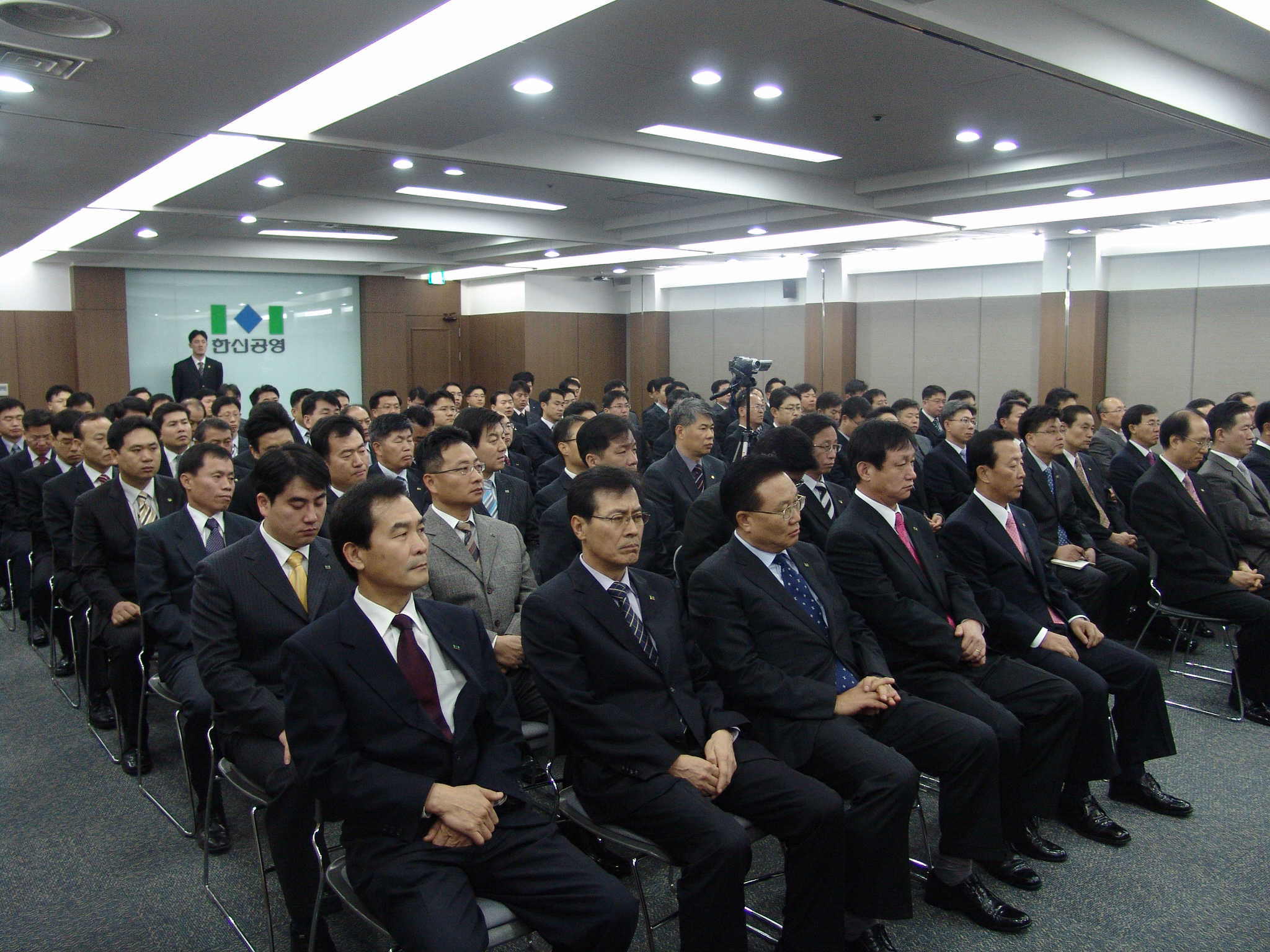 시무식 - 임직원 앞좌1.jpg